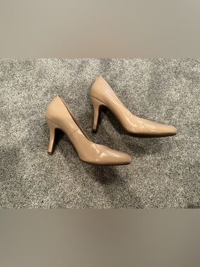 Kelly & Katie Nude Heels